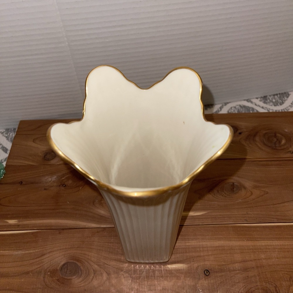 LENOX Meridian Collection Gold Trim 7 3/4" Vase BEAUTIFUL! - Picture 4 of 6